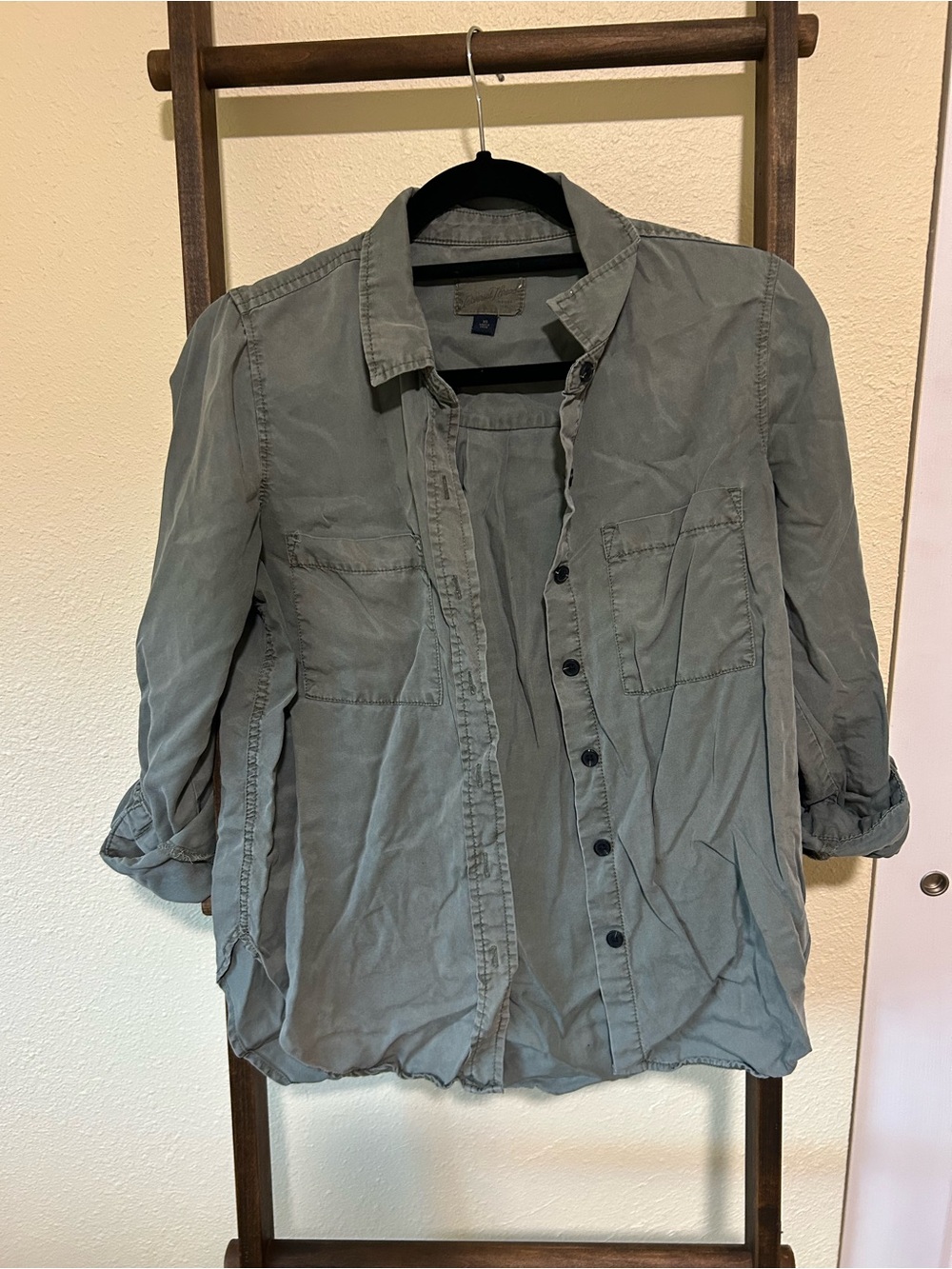 Universal Thread Soft Green Button Down Shirt